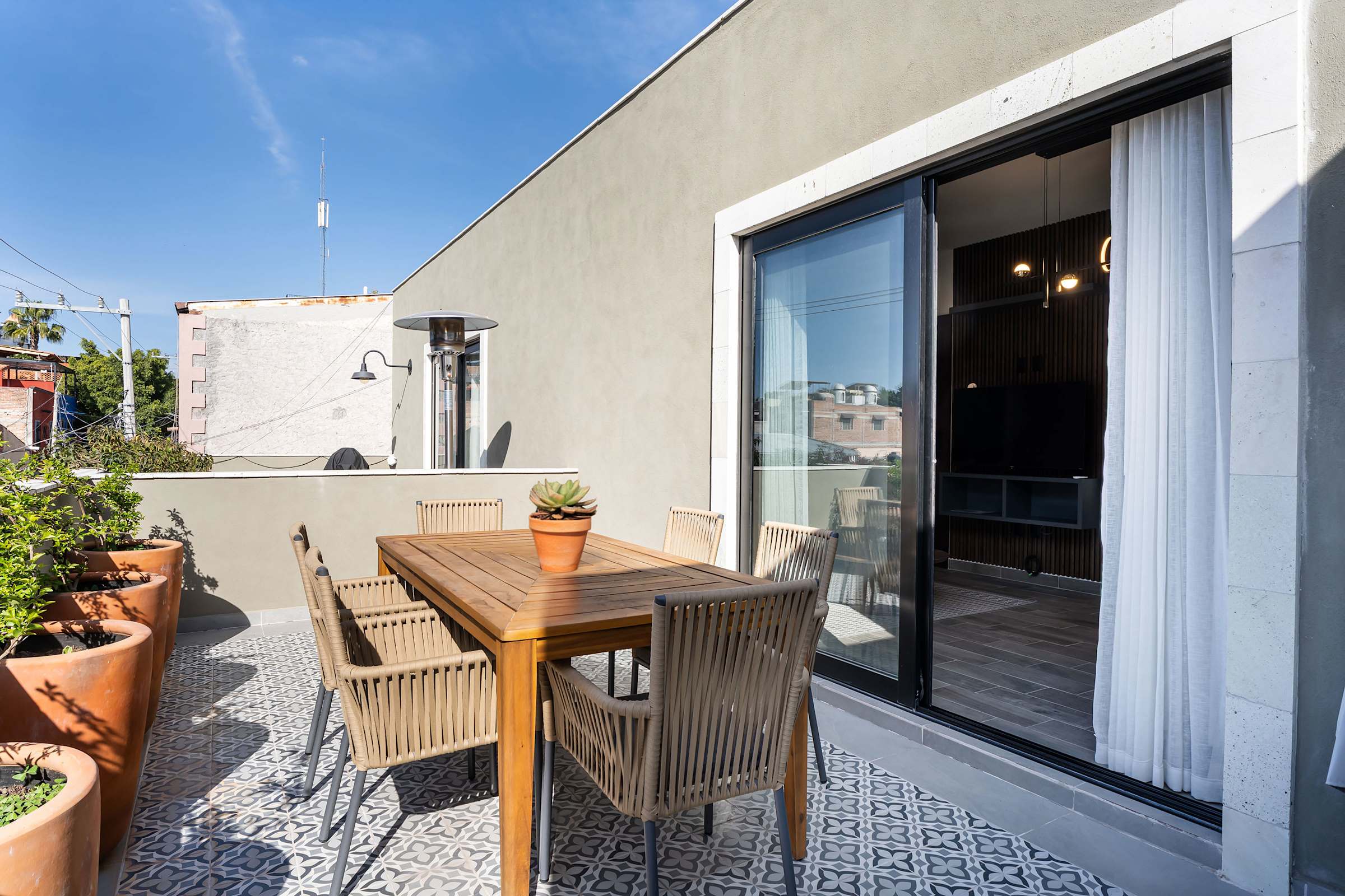 Penthouse Allende, Modern Stay w/ Private Terrace 16