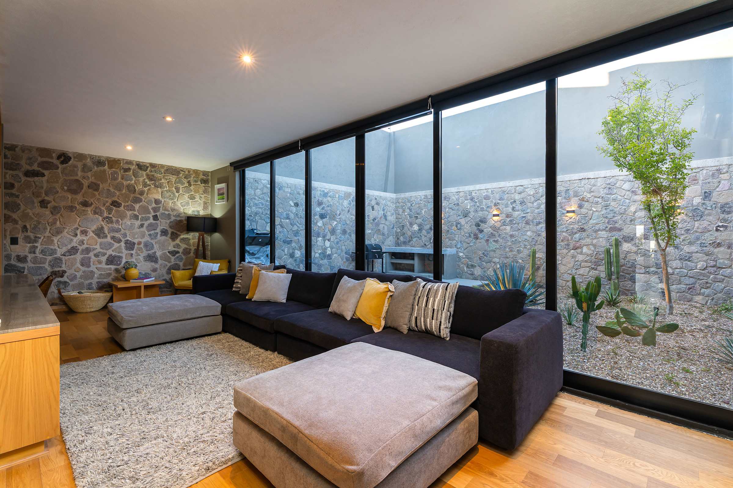 Casa Malanquín, Modern 4BR Home in Golf Community 12
