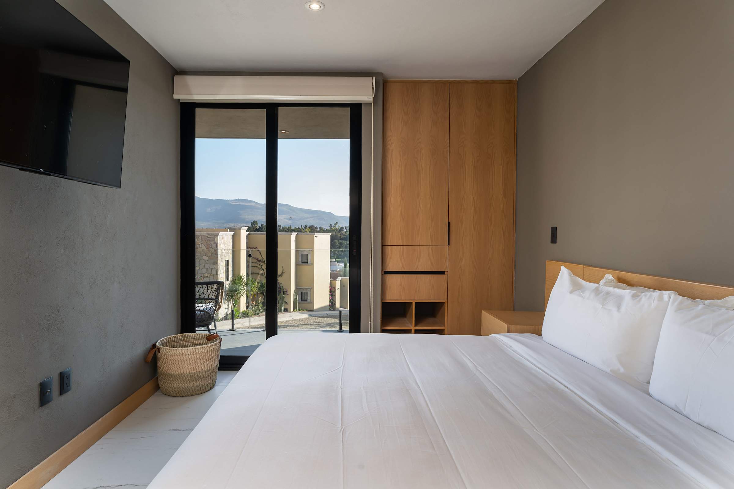 Casa Malanquín, Modern 4BR Home in Golf Community 30