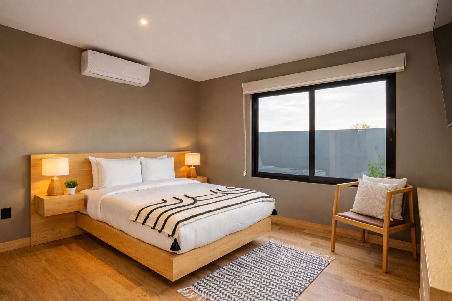 Casa Malanquín, Modern 4BR Home in Golf Community 35