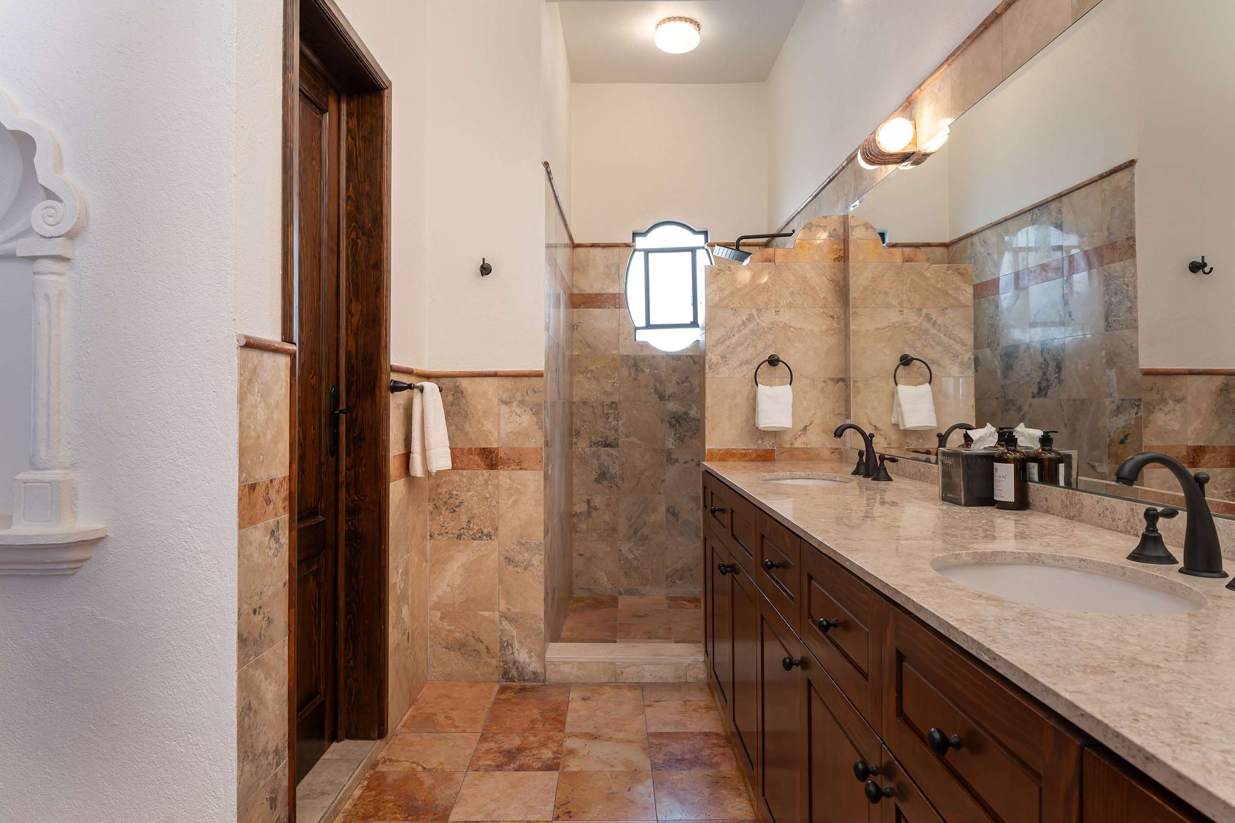 Casa Rose, 6BR Estate with Private Pool & Rooftop 16