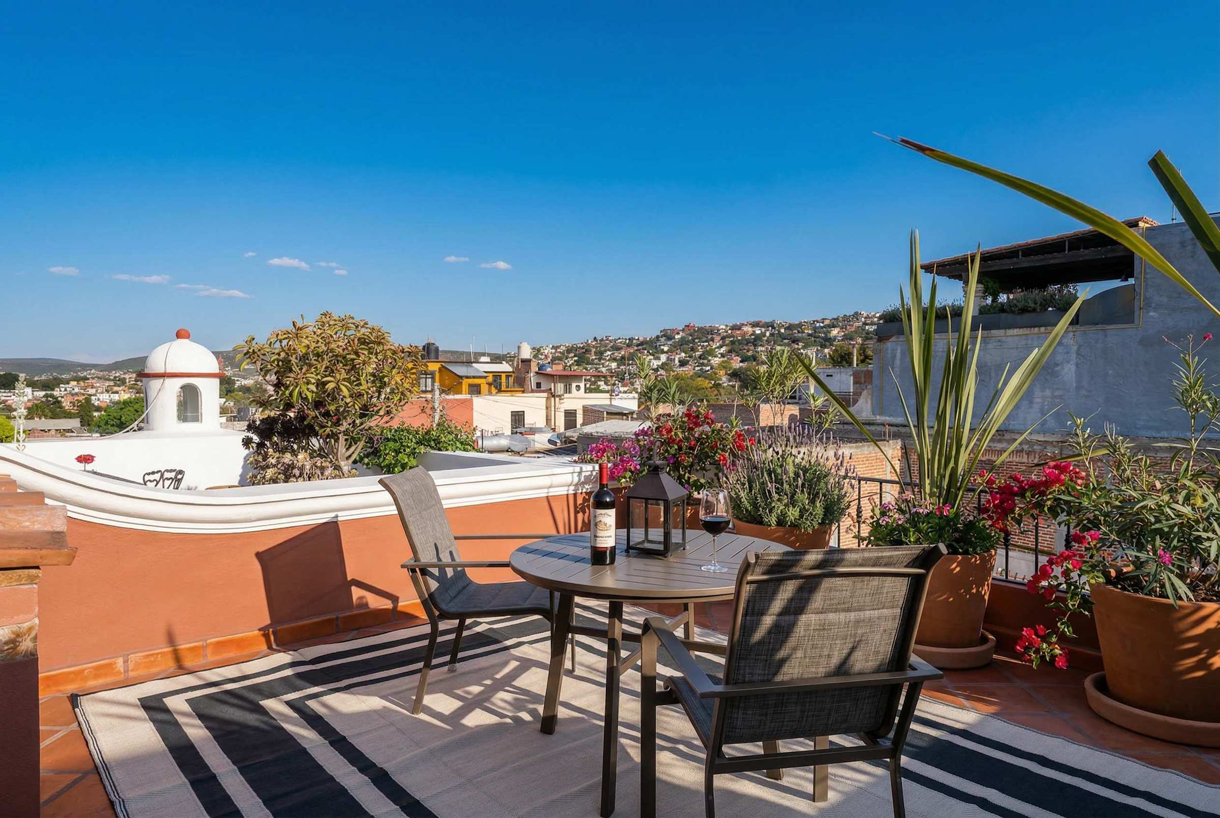 Casa Mimosa, 3BR Retreat with Rooftop & City Views 25