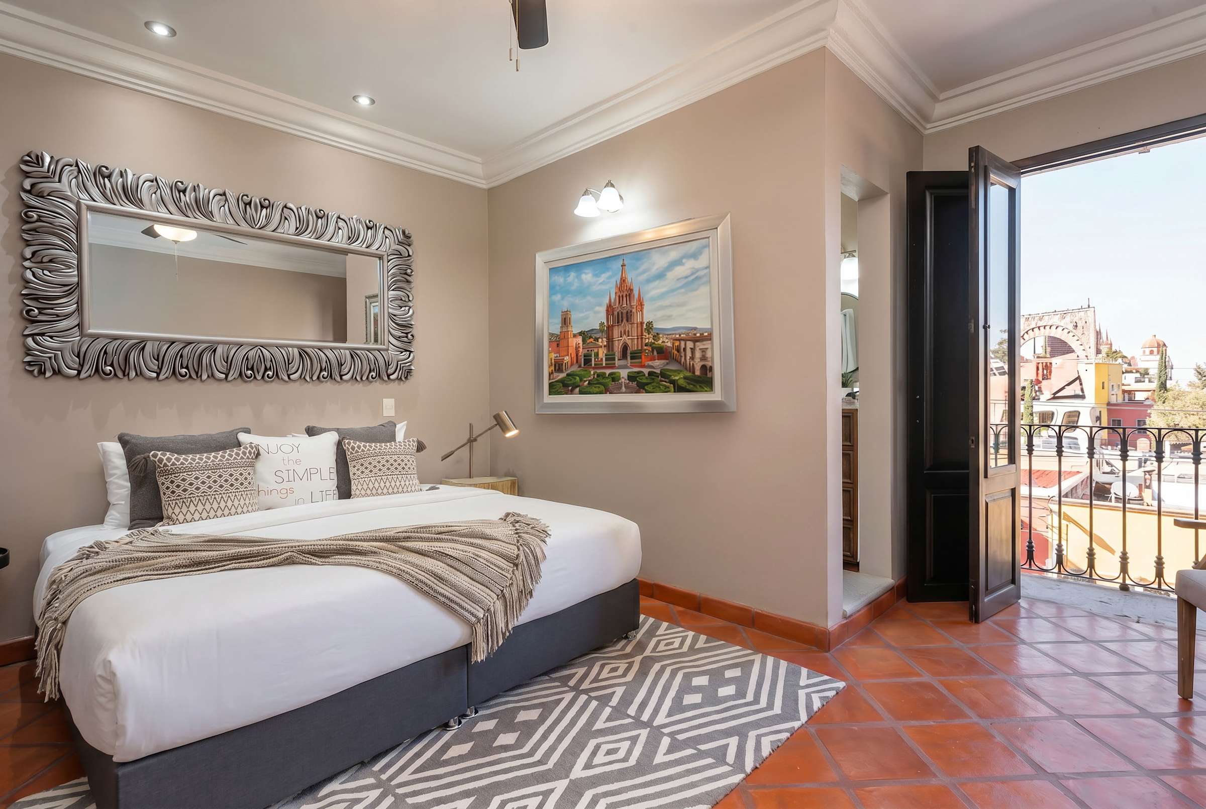 Casa Mimosa, 3BR Retreat with Rooftop & City Views 16