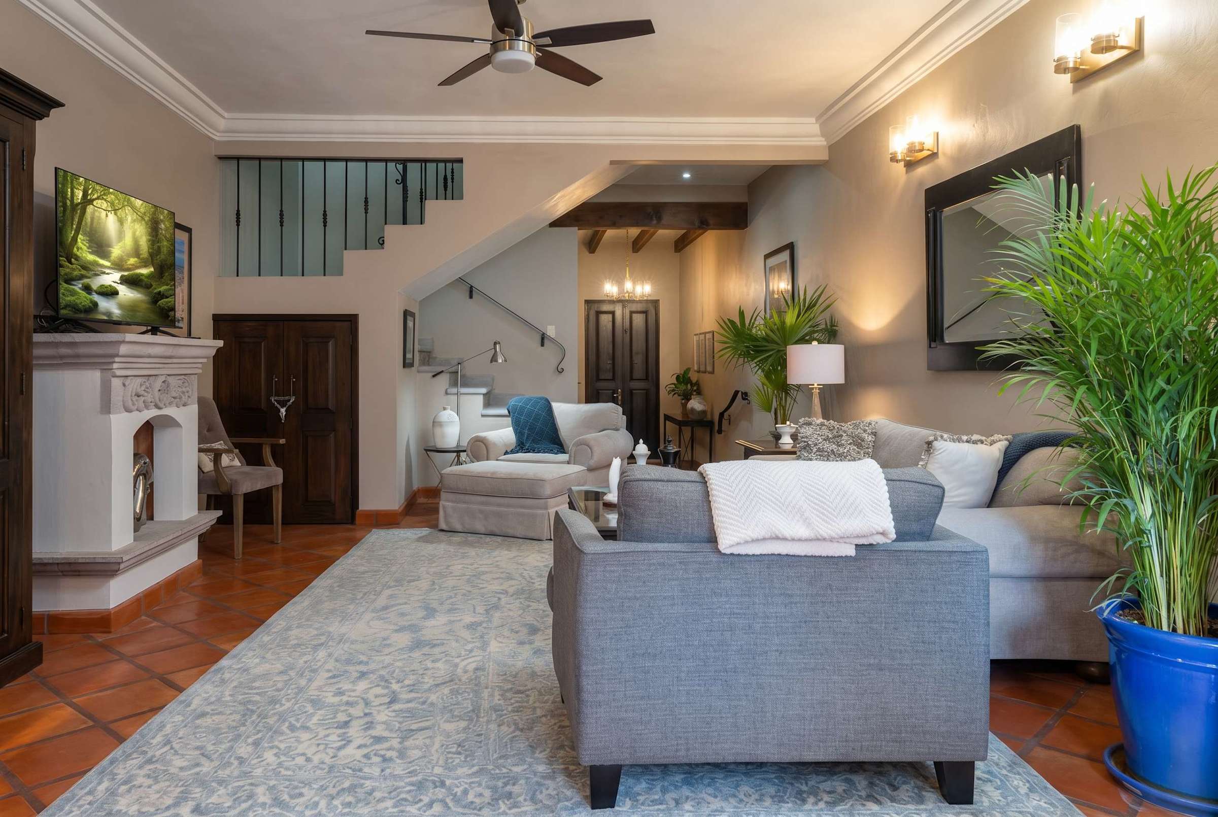 Casa Mimosa, 3BR Retreat with Rooftop & City Views 10