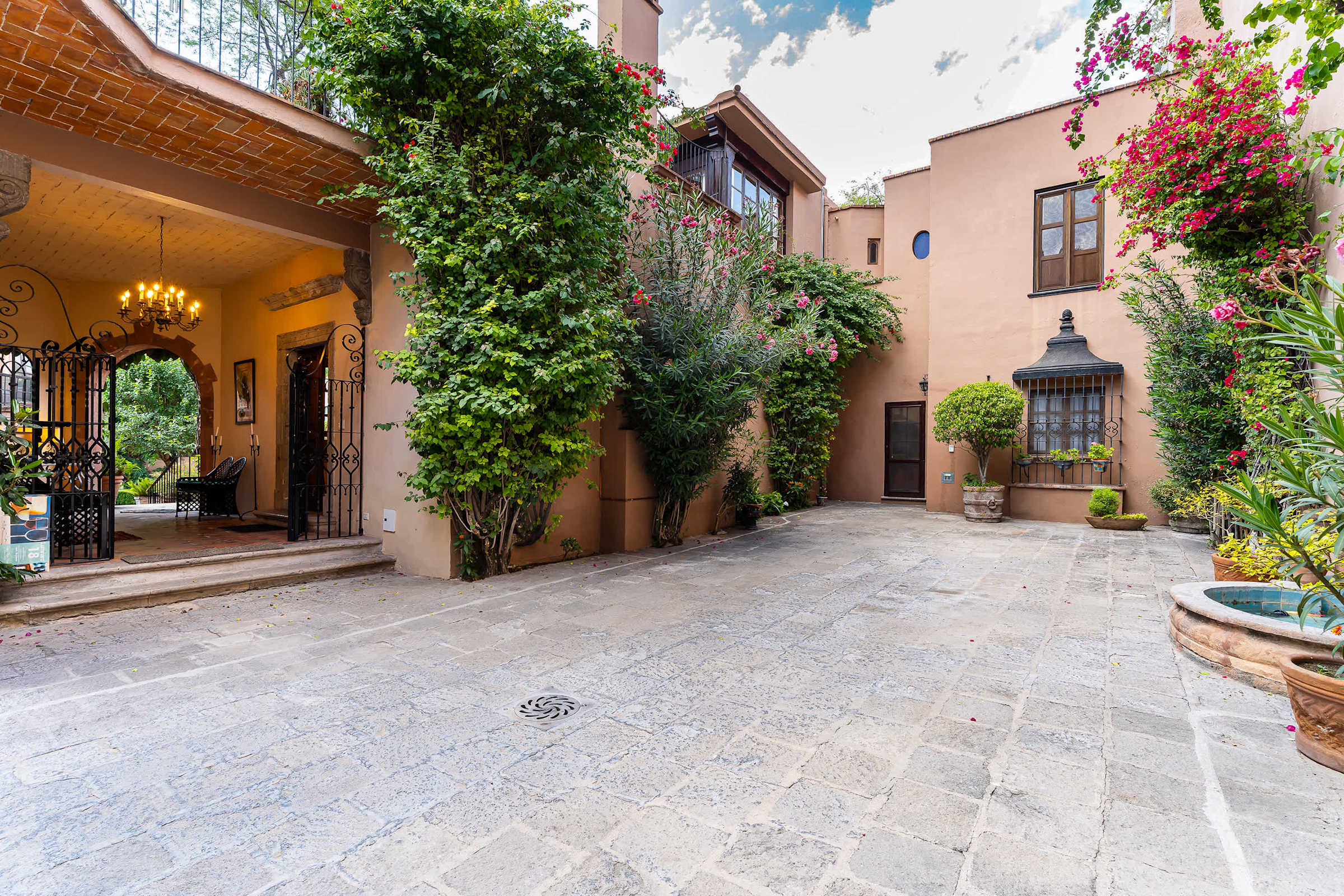 Casa Inspiración, 6BR Grand Estate w/ Lush Gardens 40
