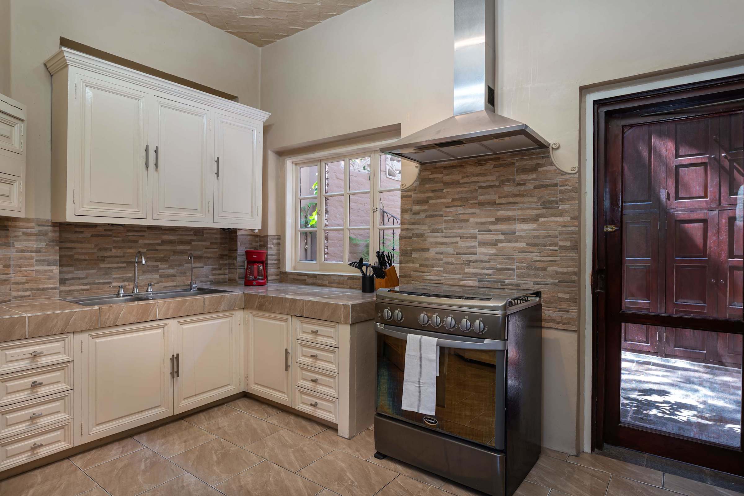 Casa Inspiración, 6BR Grand Estate w/ Lush Gardens 32