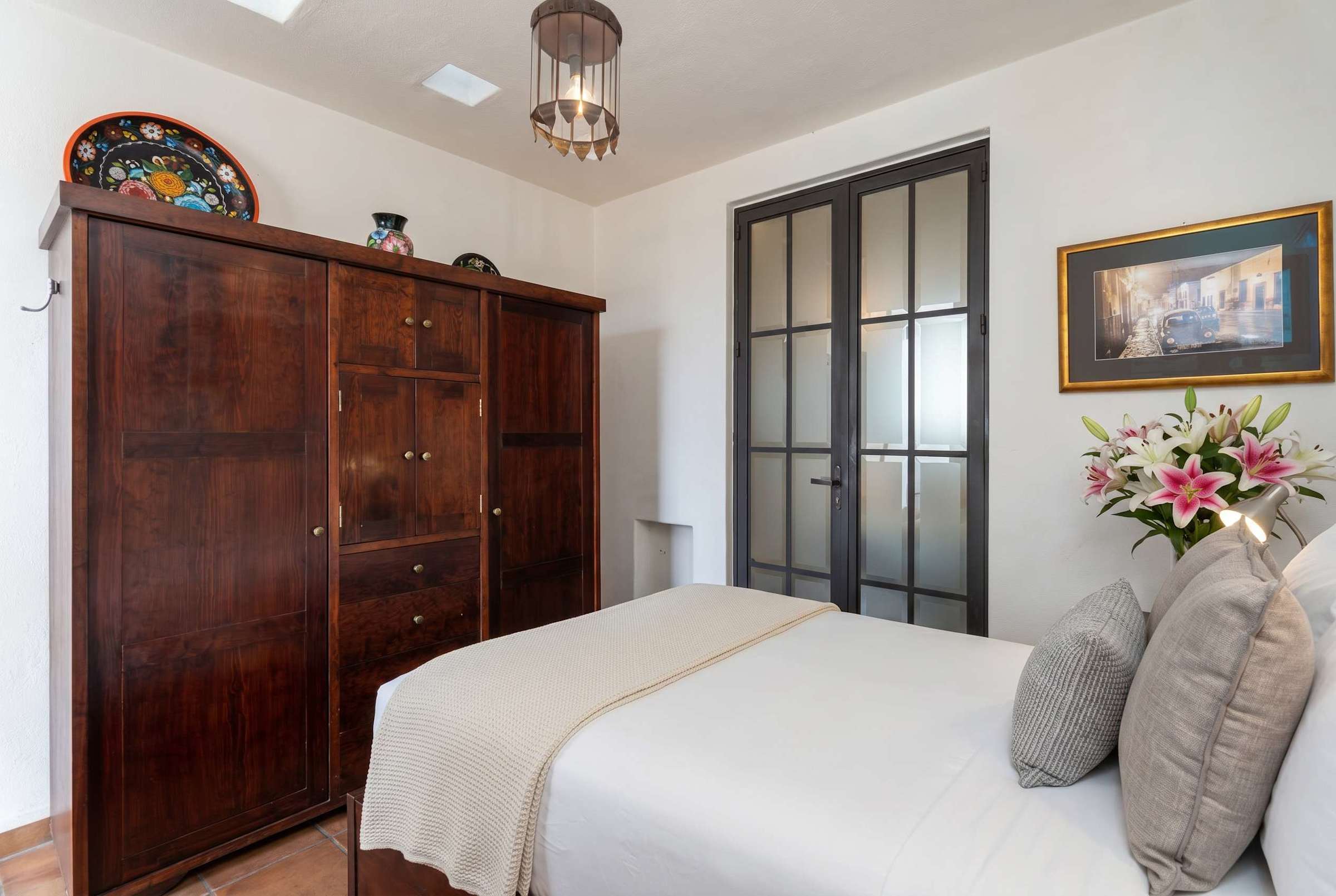 Casa Laura, Architectural Gem w/ Rooftop Views 9