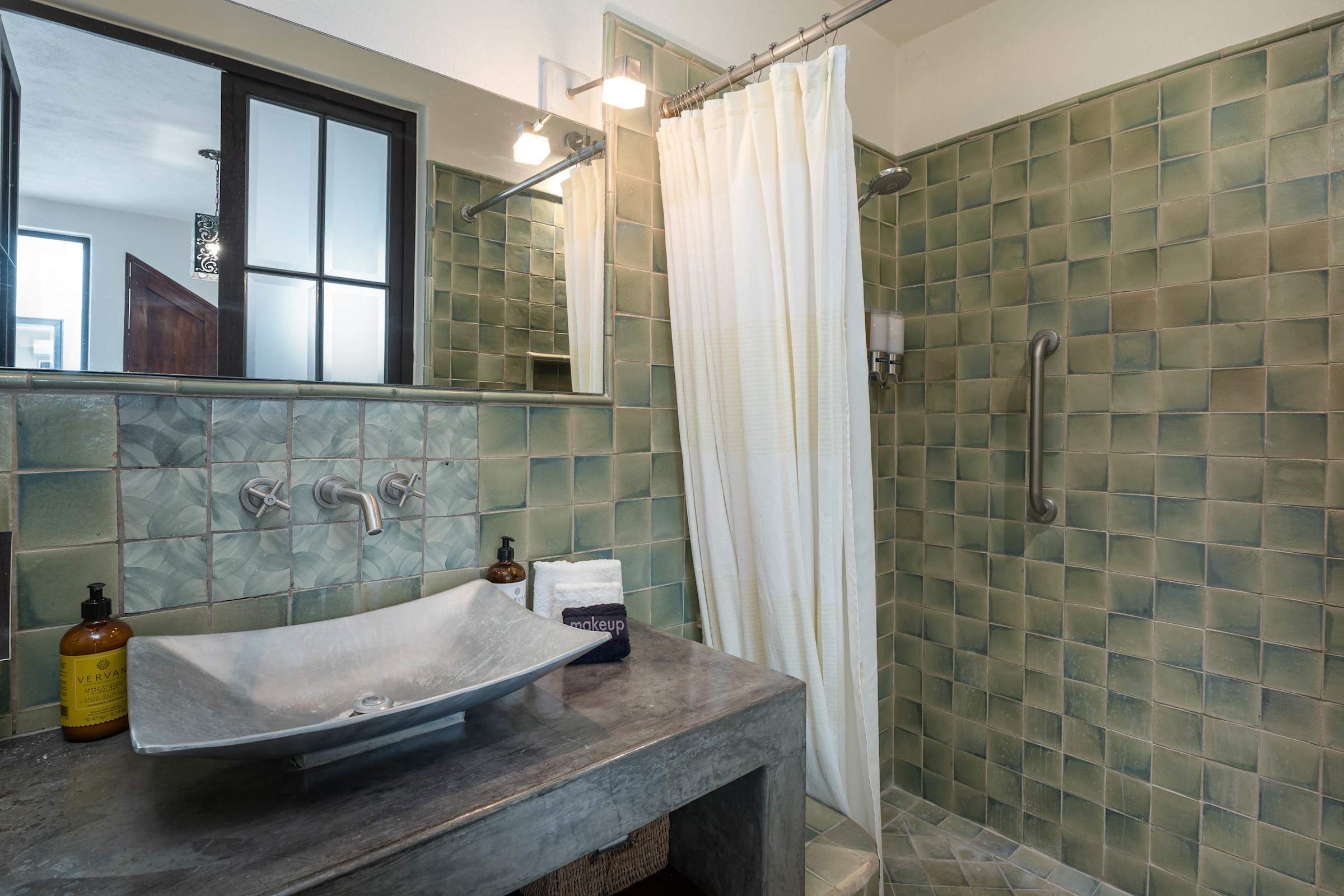 Casa Laura, Architectural Gem w/ Rooftop Views 21