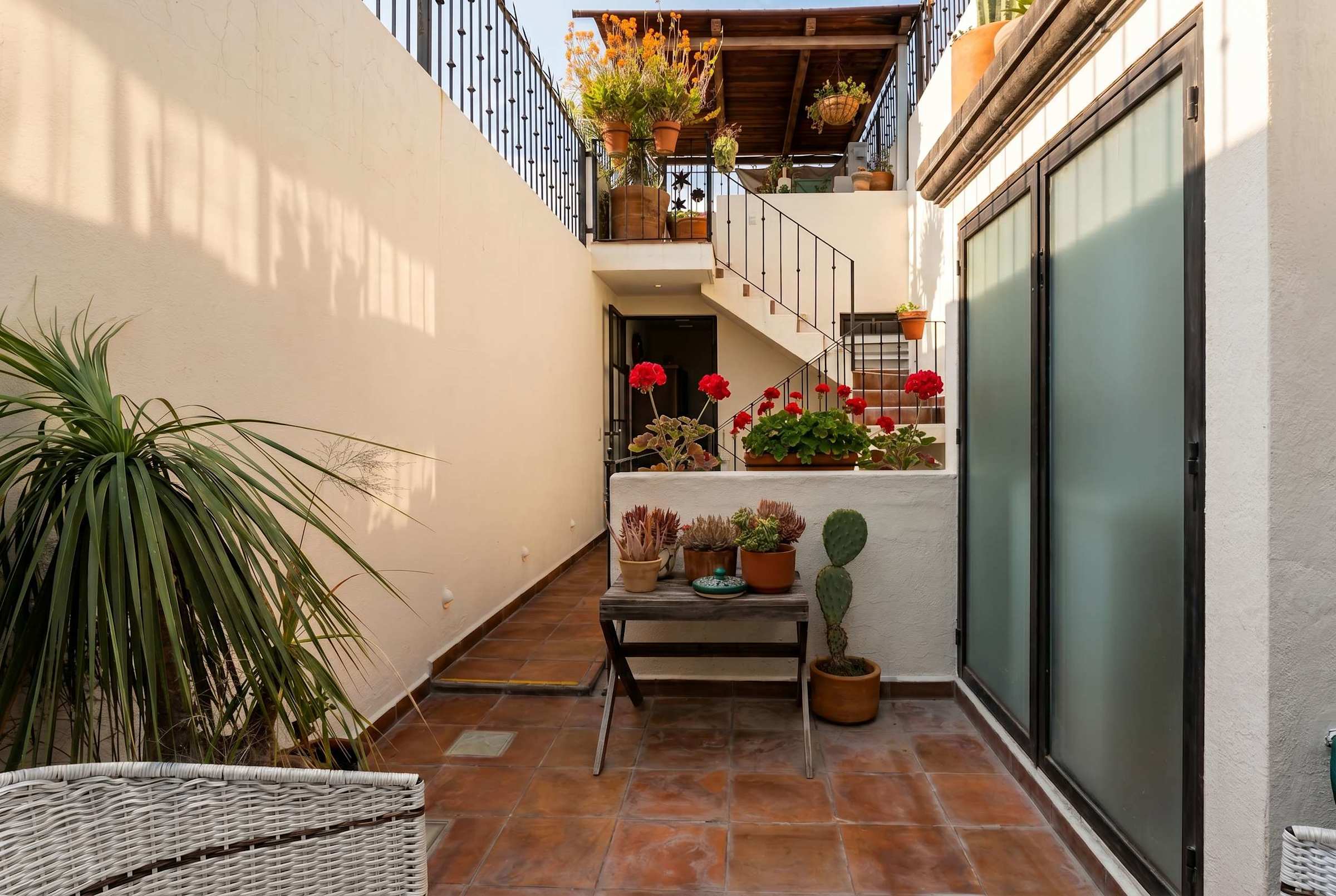Casa Laura, Architectural Gem w/ Rooftop Views 15