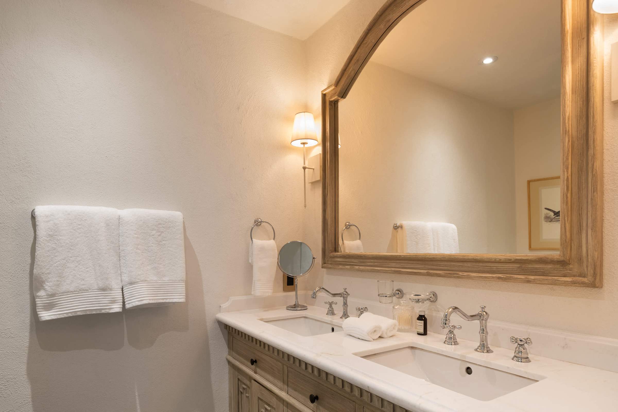 Suite 6: Ensuite bathroom with shower