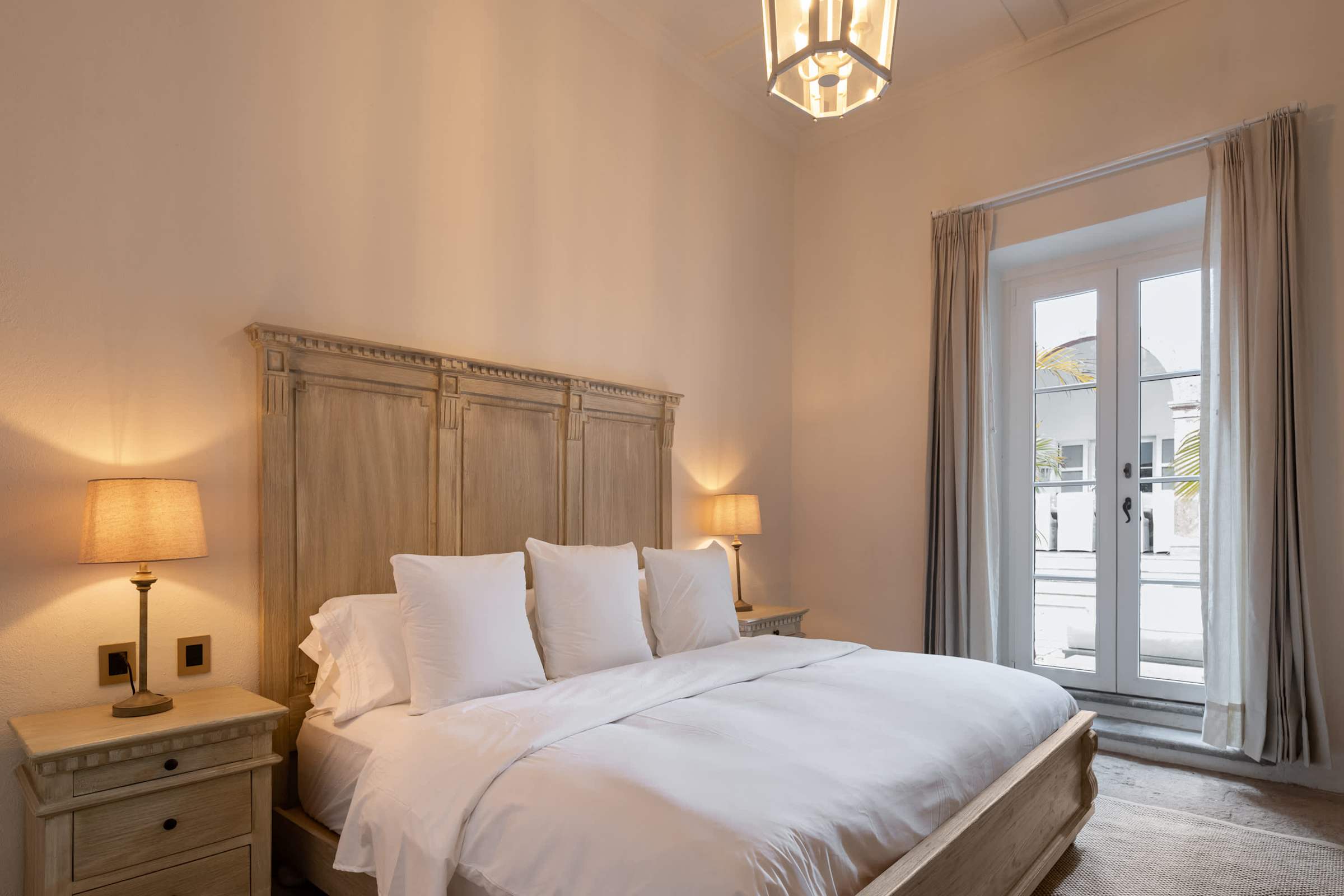Suite 6: King bed, ensuite bathroom with shower