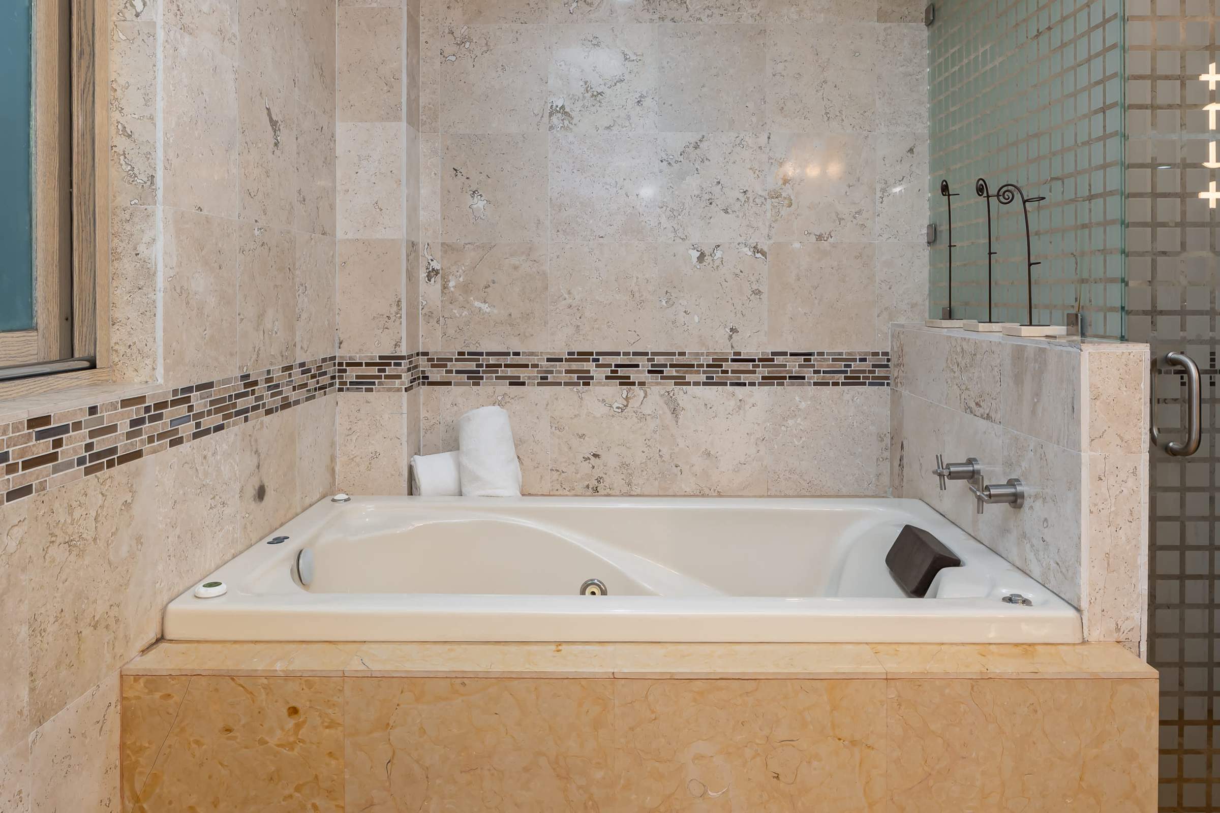 Soaking tub in primary bathroom