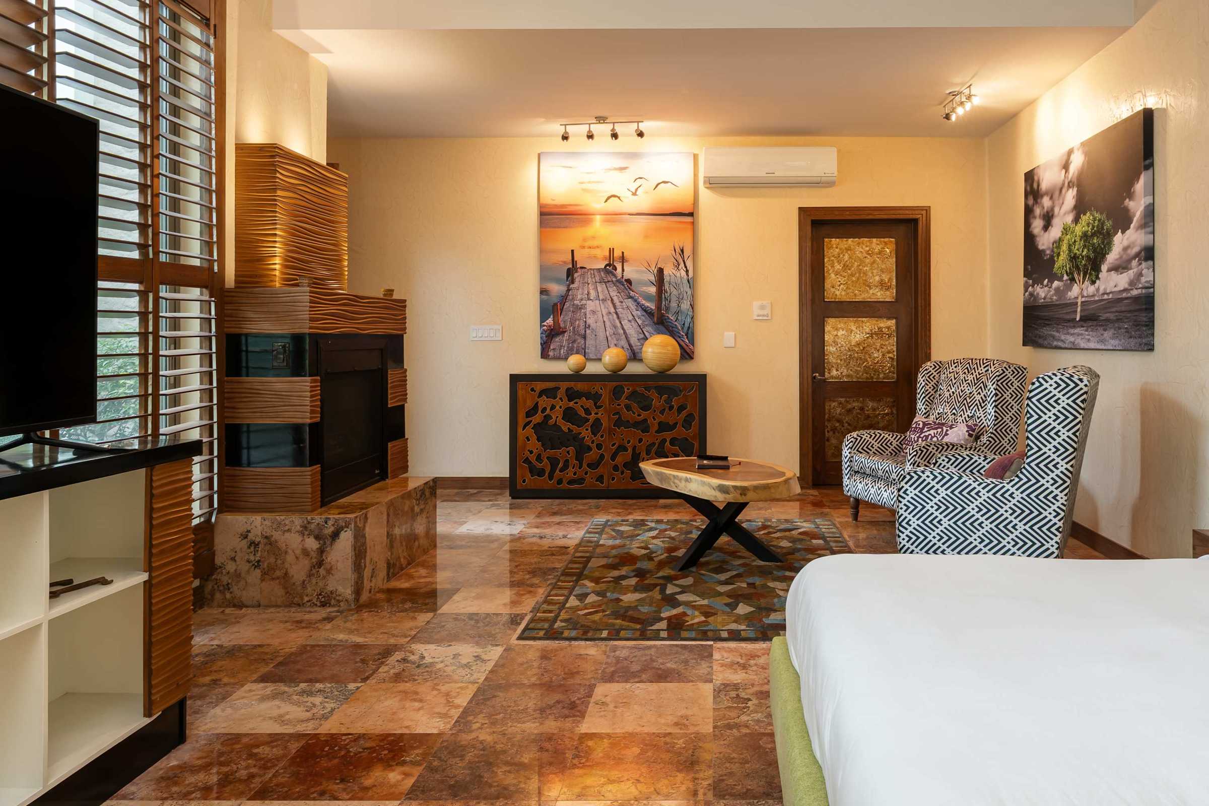 Primary suite lounge nook
