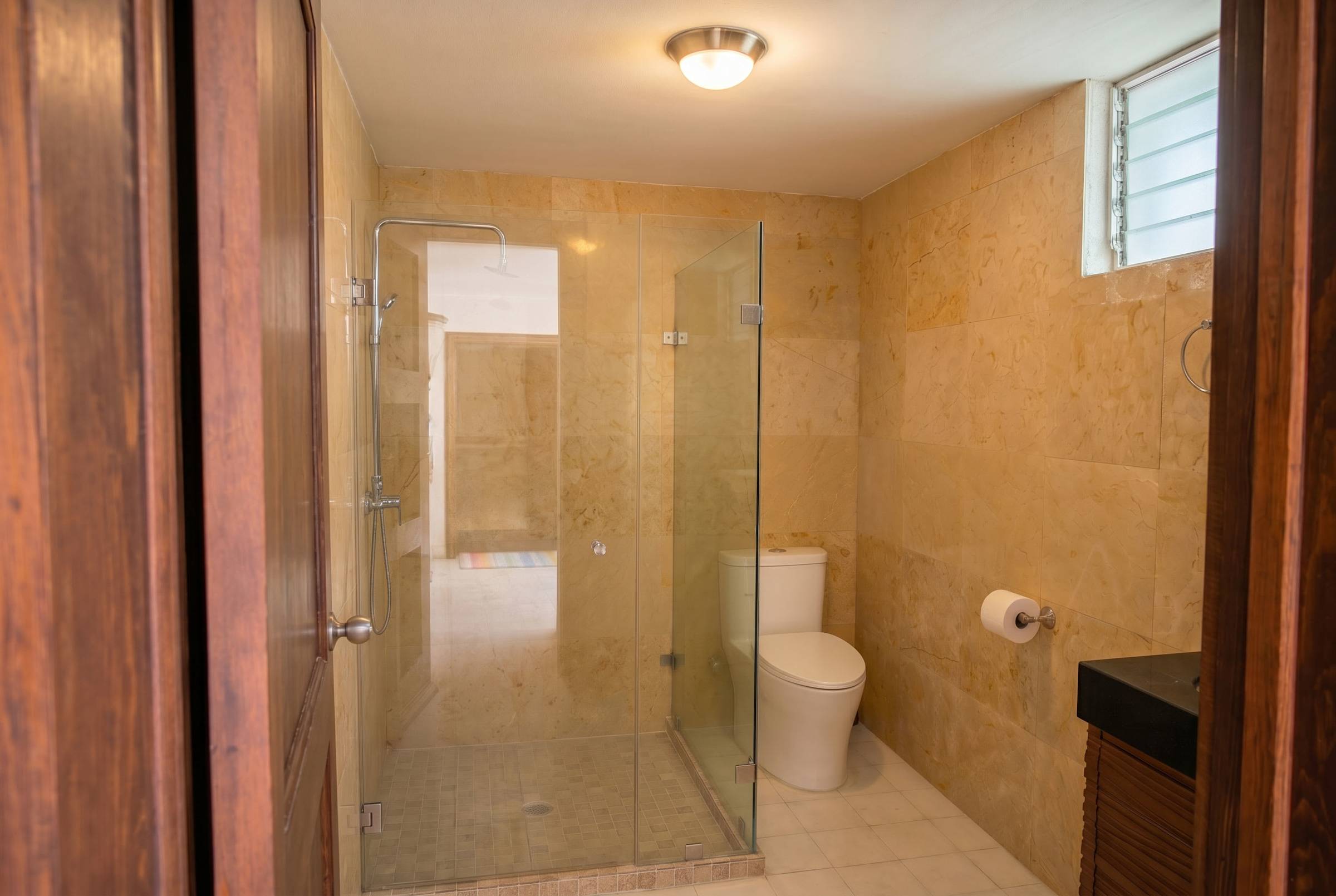 Additional guest bedroom with with private ensuite bathroom & shower