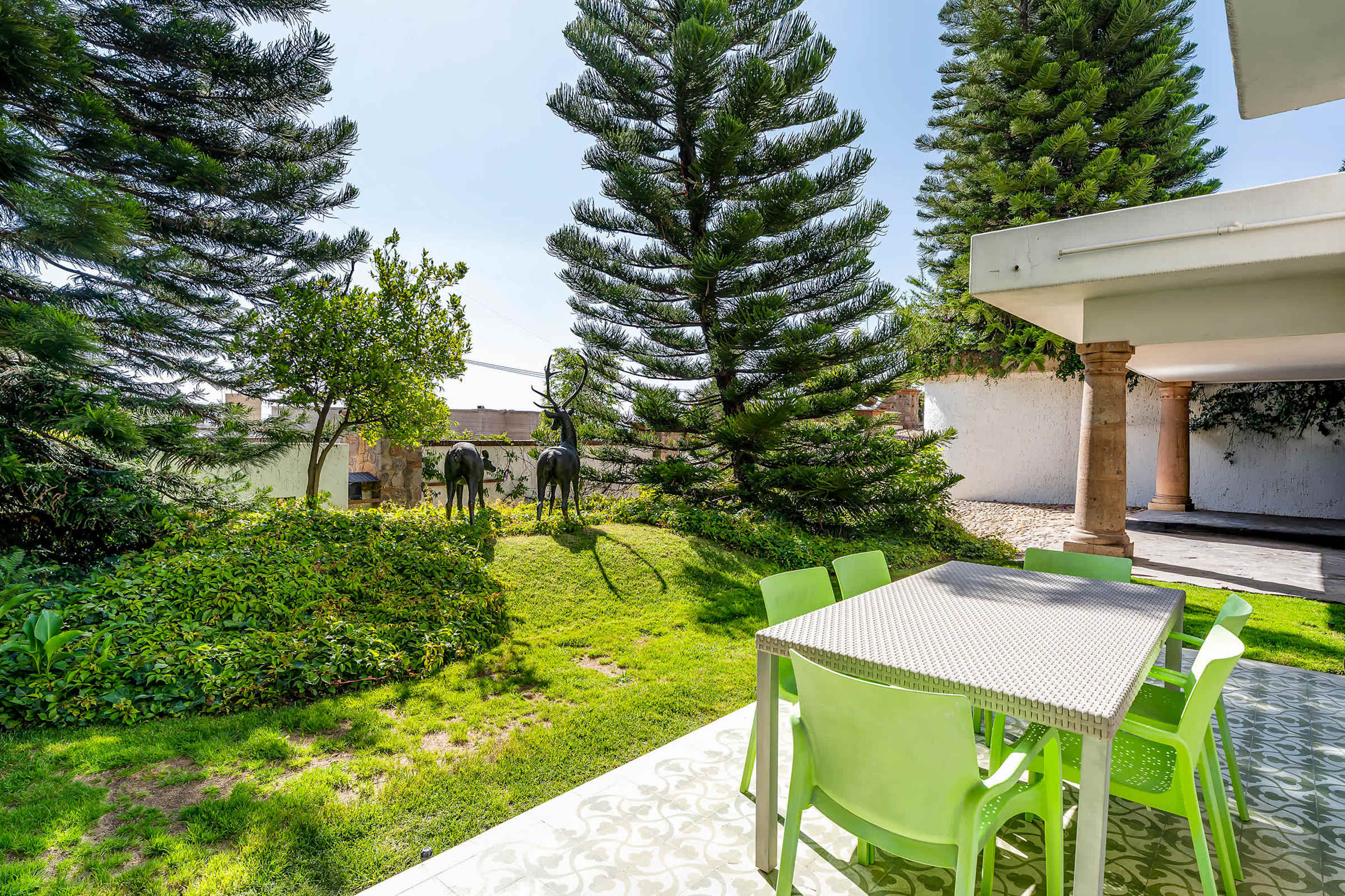 Outdoor patio that extends out from the dining room