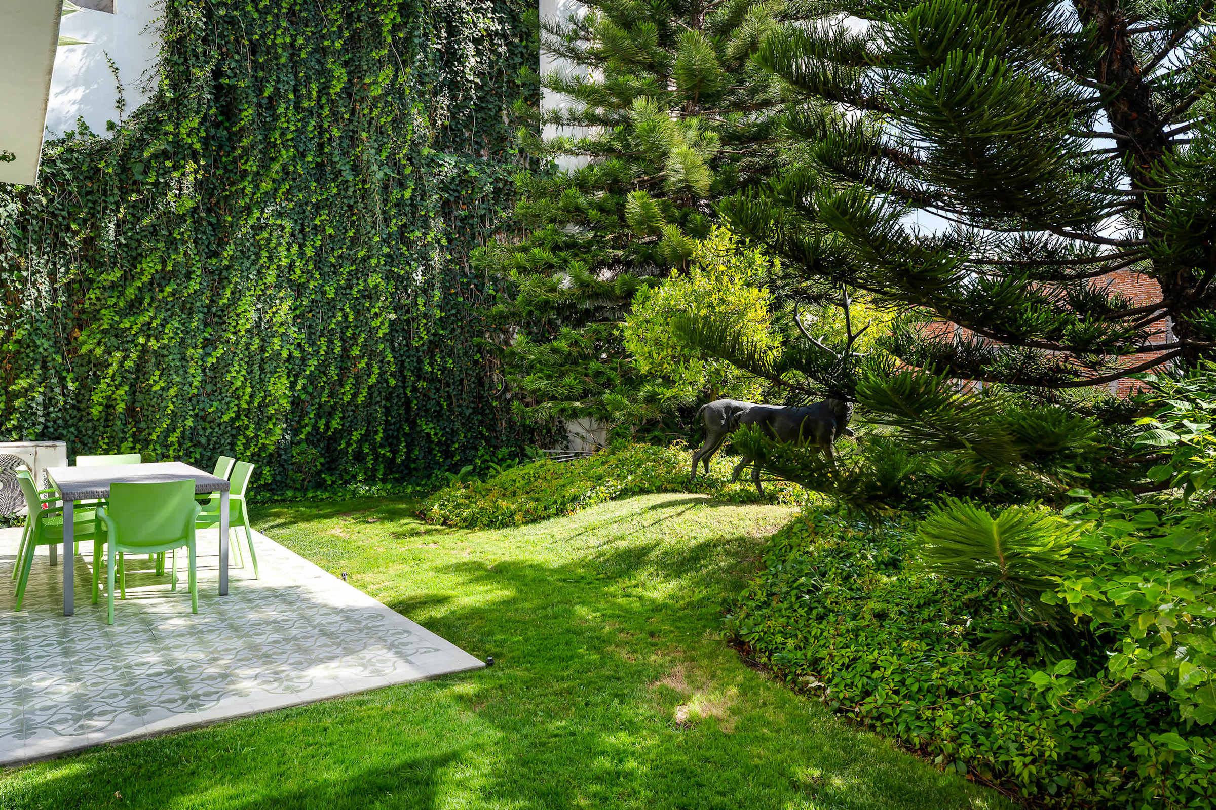 Outdoor patio that extends out from the dining room