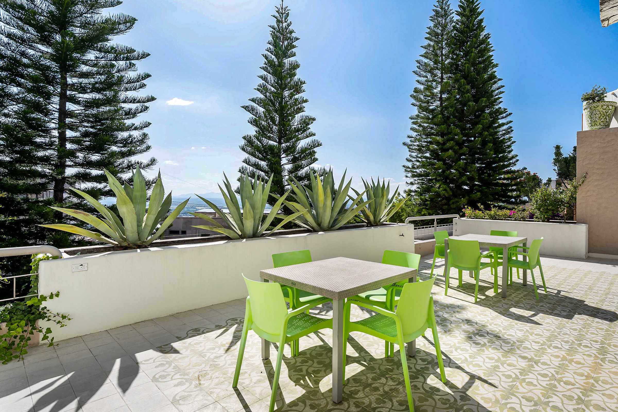 Top-level patio with extended terrace and outdoor dining