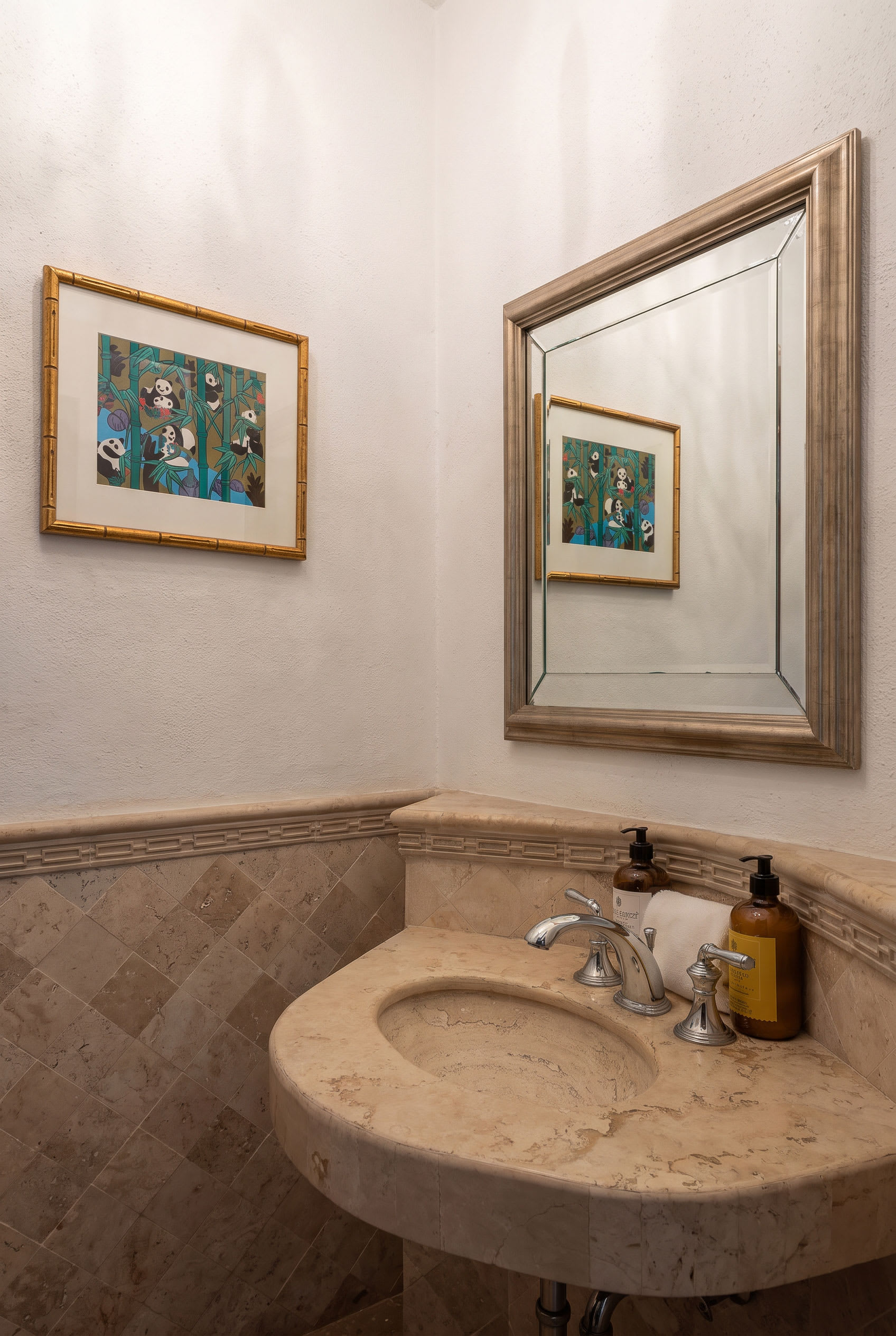Casa Elegante, 3BR Modern Retreat in Centro 46