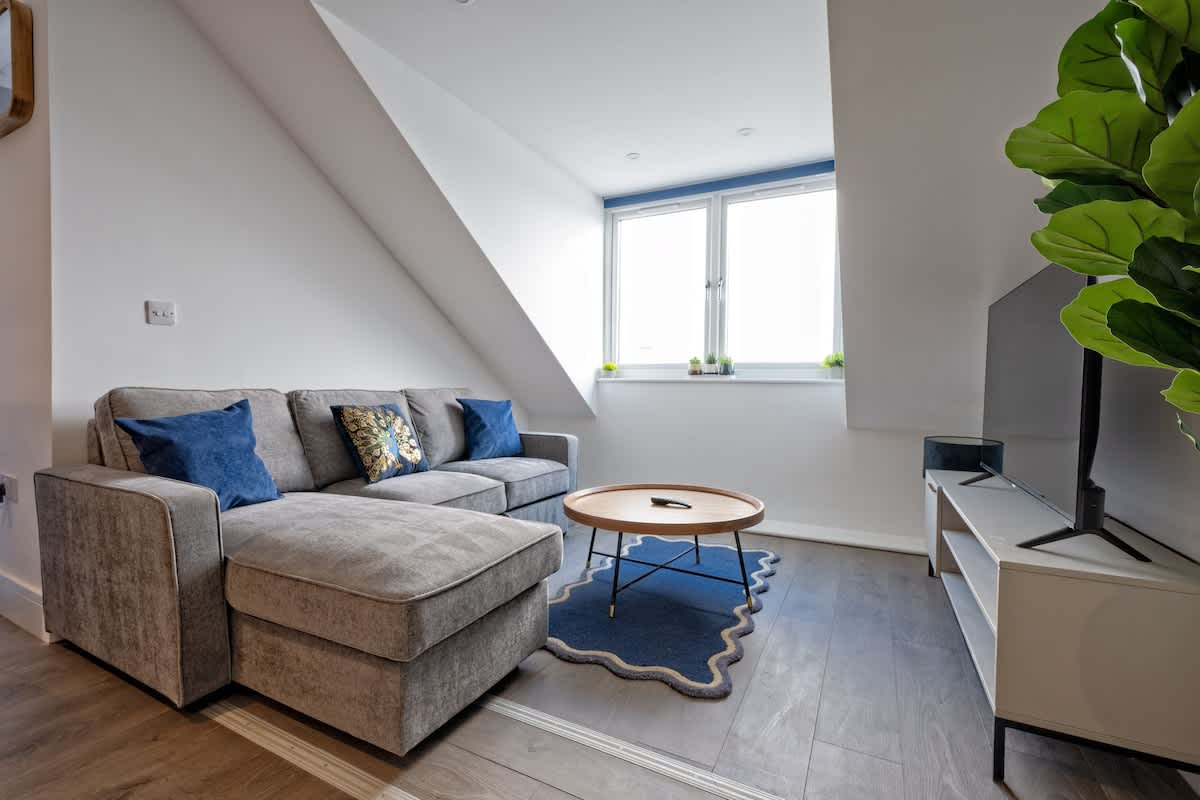 The Navy House: Living room with 50 inch QLED TV