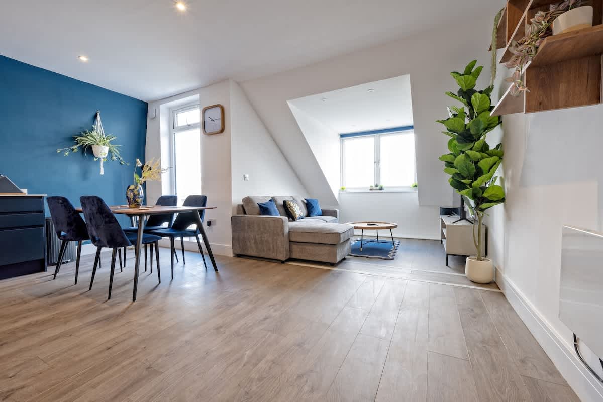 Spacious Open Plan Living Space with beautiful Decor