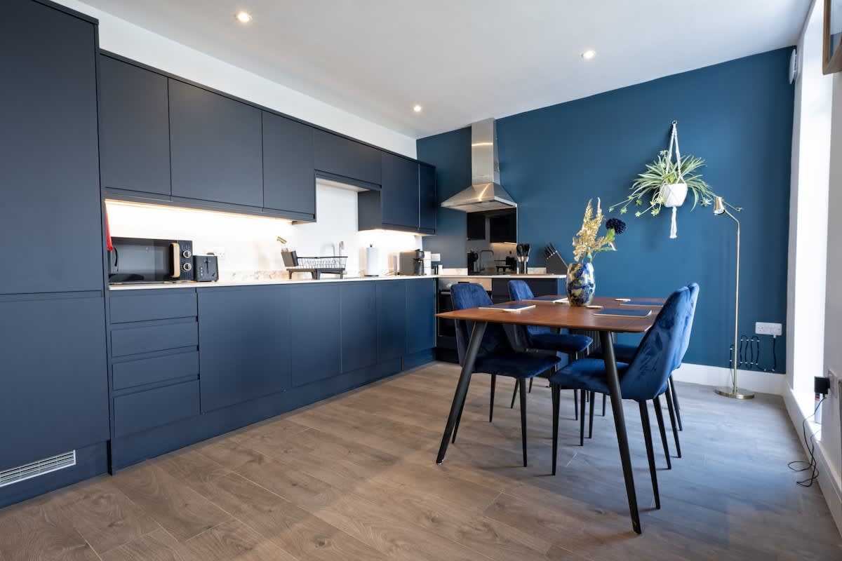 Kitchen with integrated appliances