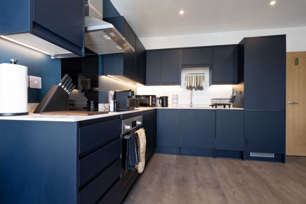 Fully loaded kitchen, with integrated appliances and coffee machine