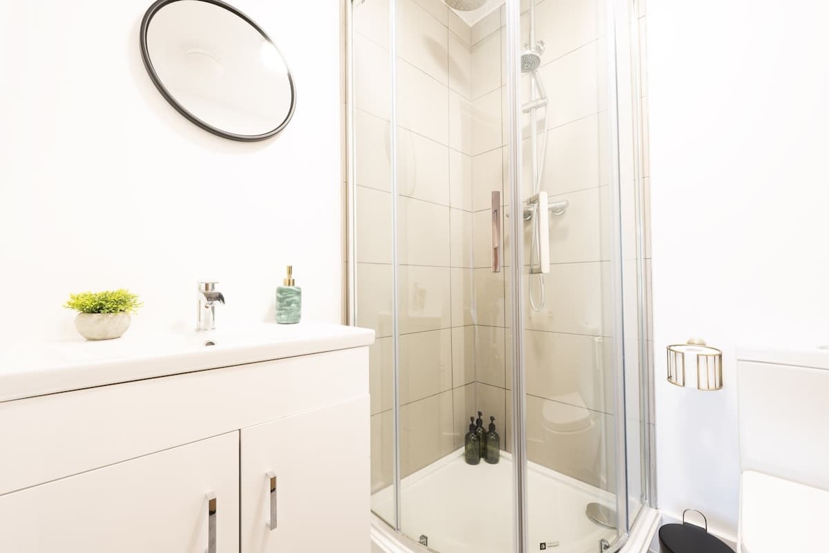 En-suite bathroom with walk-in shower