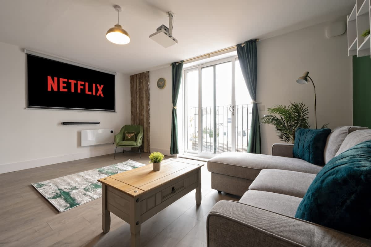 The Coastal Cinema Retreat: Spacious living room with Home Cinema and Soundbar and comfortable sofa