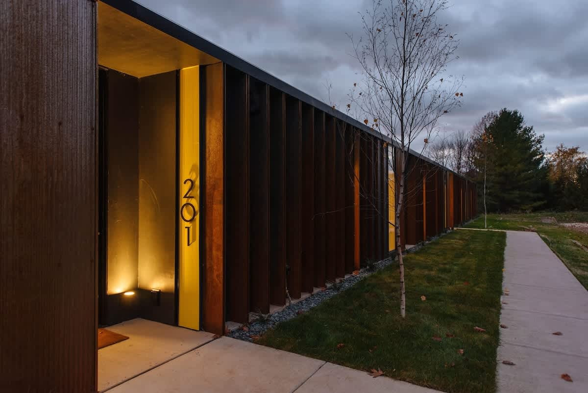6BR Retreat · Walk to Downtown · Firepits + Patios