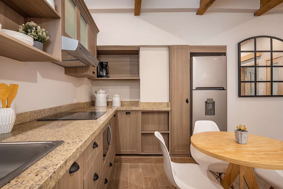 Kitchen & dining