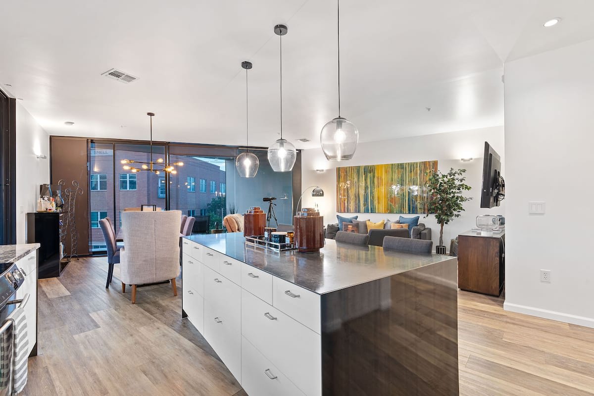 Designer Penthouse Suite, East Downtown Austin 14