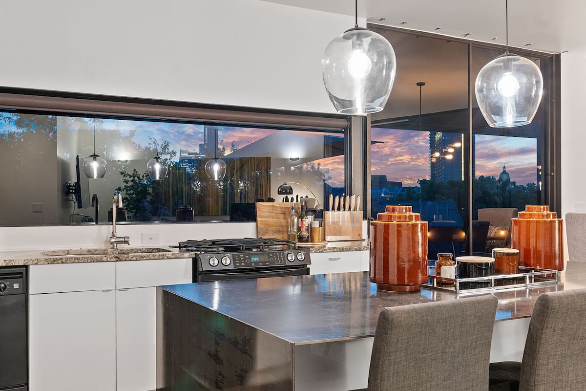 Designer Penthouse Suite, East Downtown Austin 17