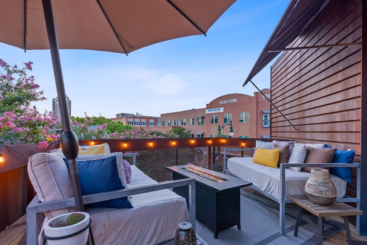 Outdoor lounging area with fire pit