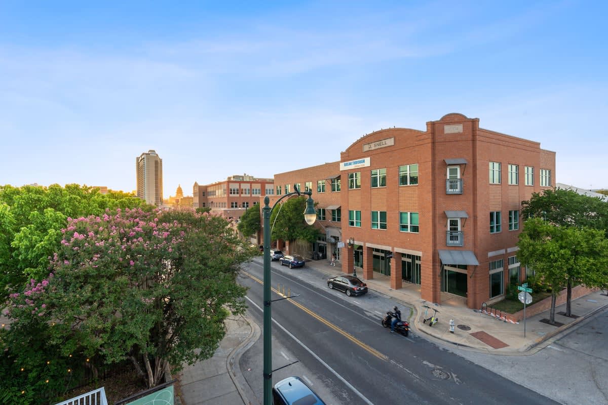 Designer Penthouse Suite, East Downtown Austin 29