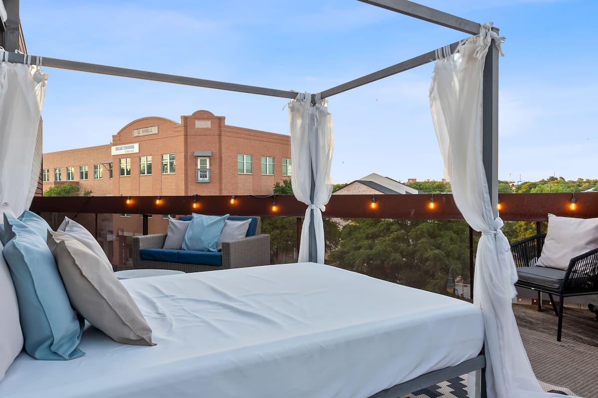 Designer Penthouse Suite, East Downtown Austin 31