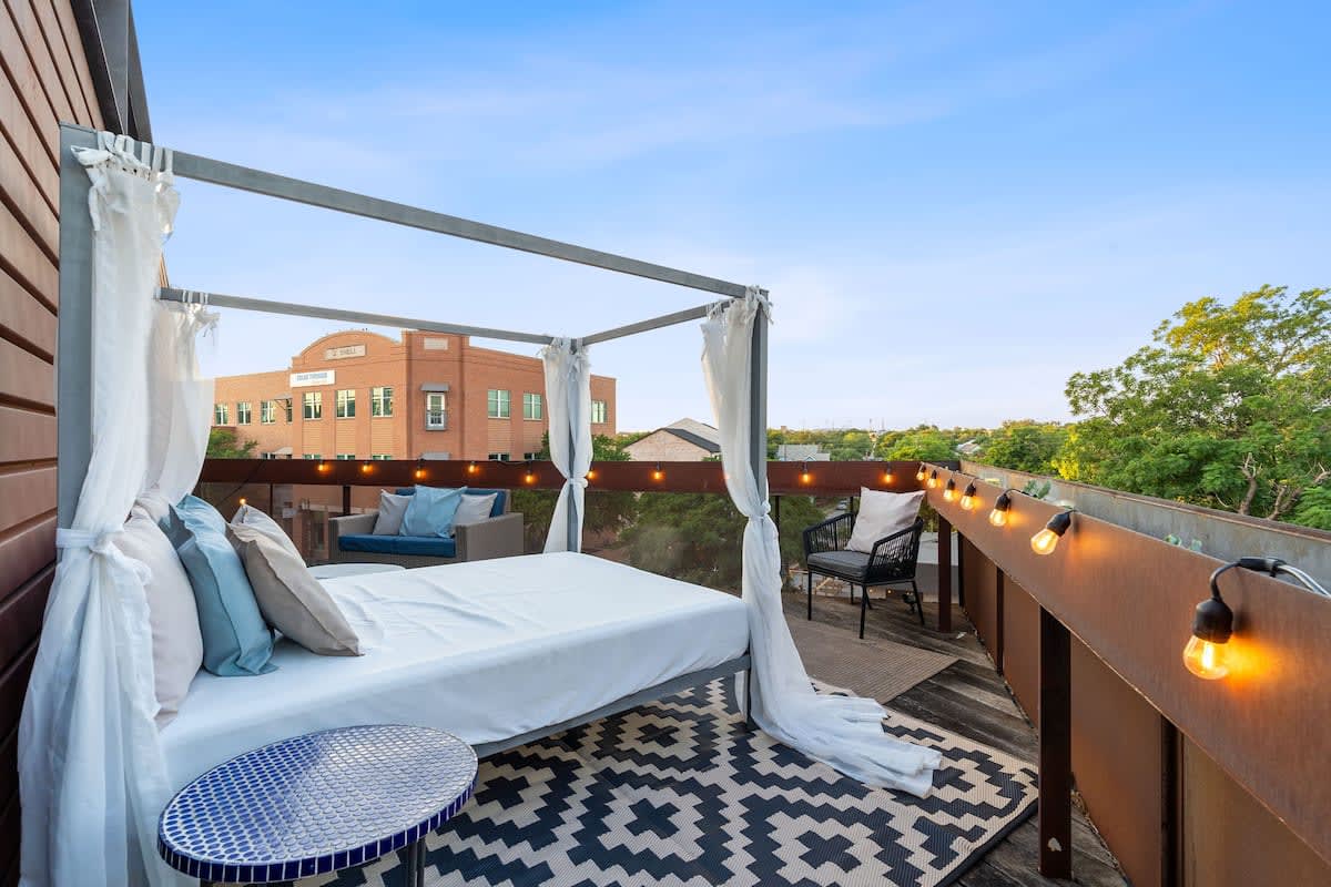 Designer Penthouse Suite, East Downtown Austin 32