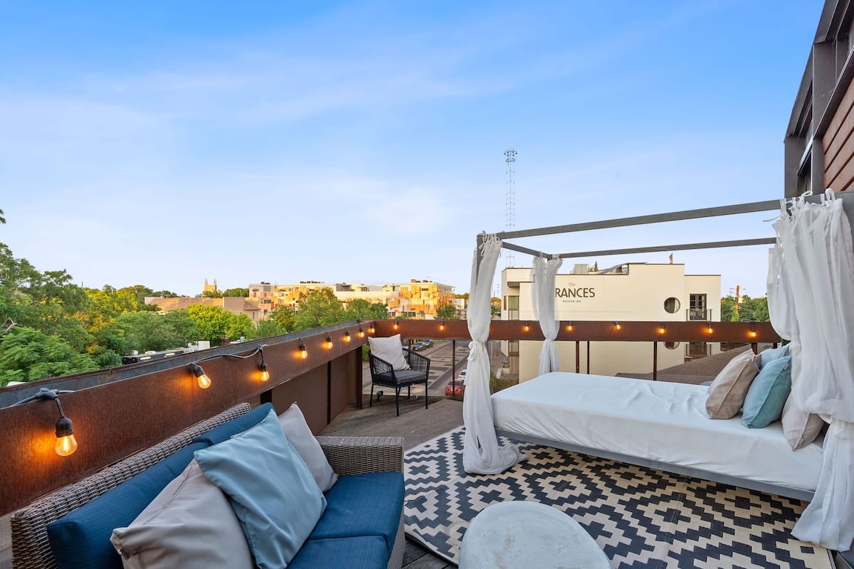 Designer Penthouse Suite, East Downtown Austin 33