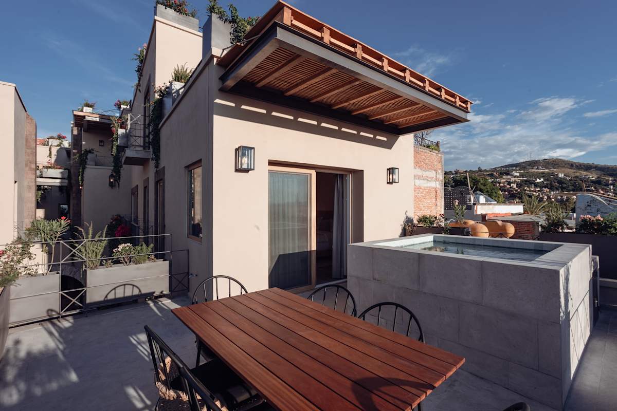 Private Rooftop with Jacuzzi