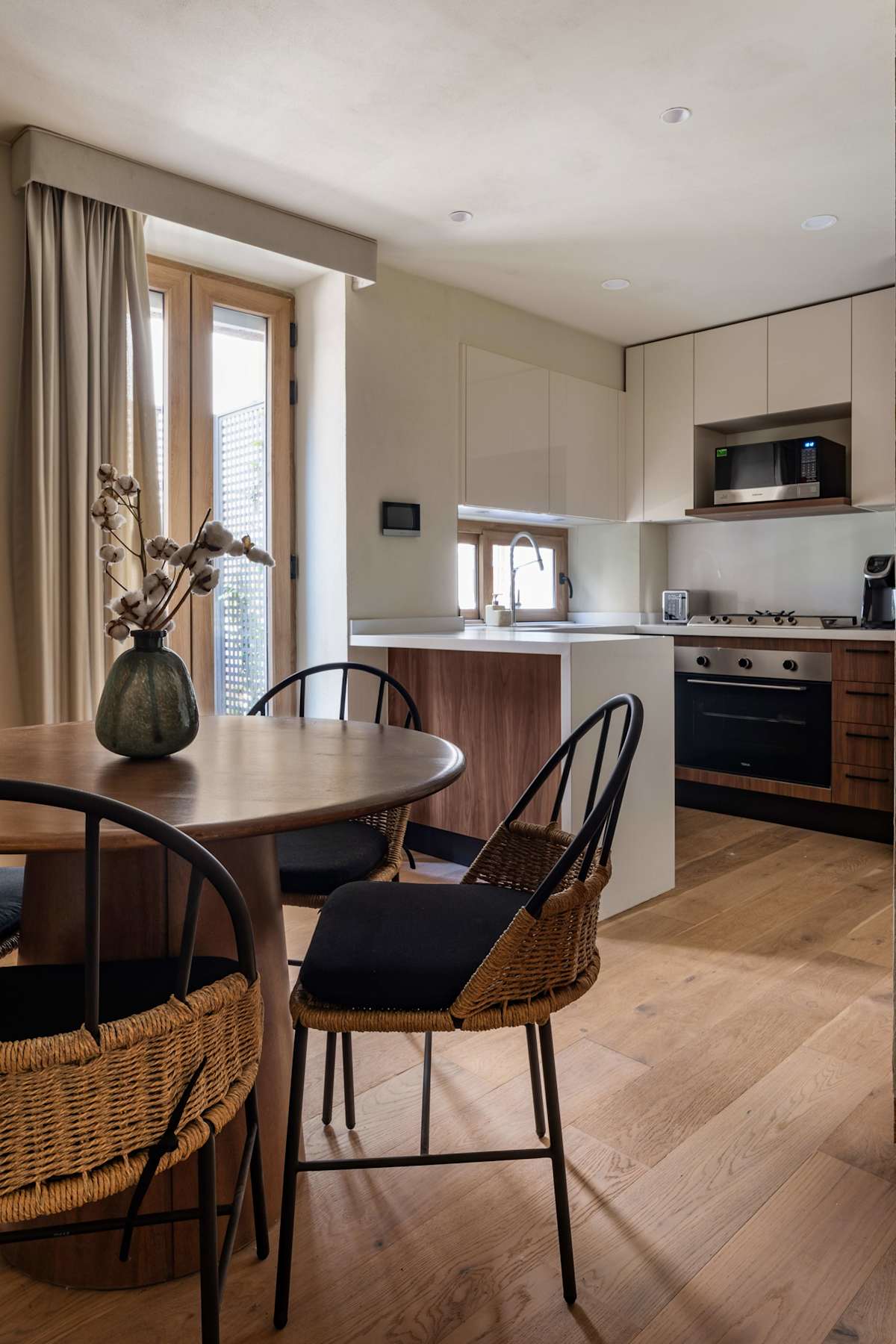 Dining Area & Kitchen