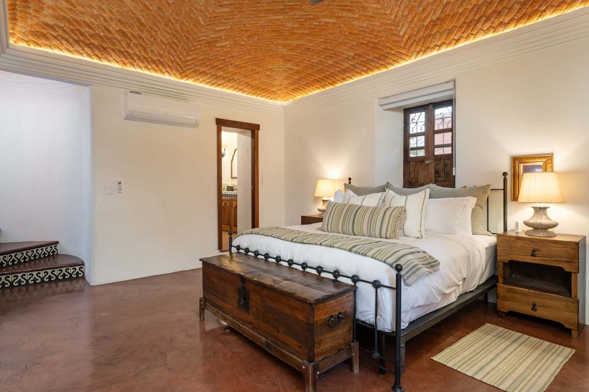 Bedroom 4 with king bed