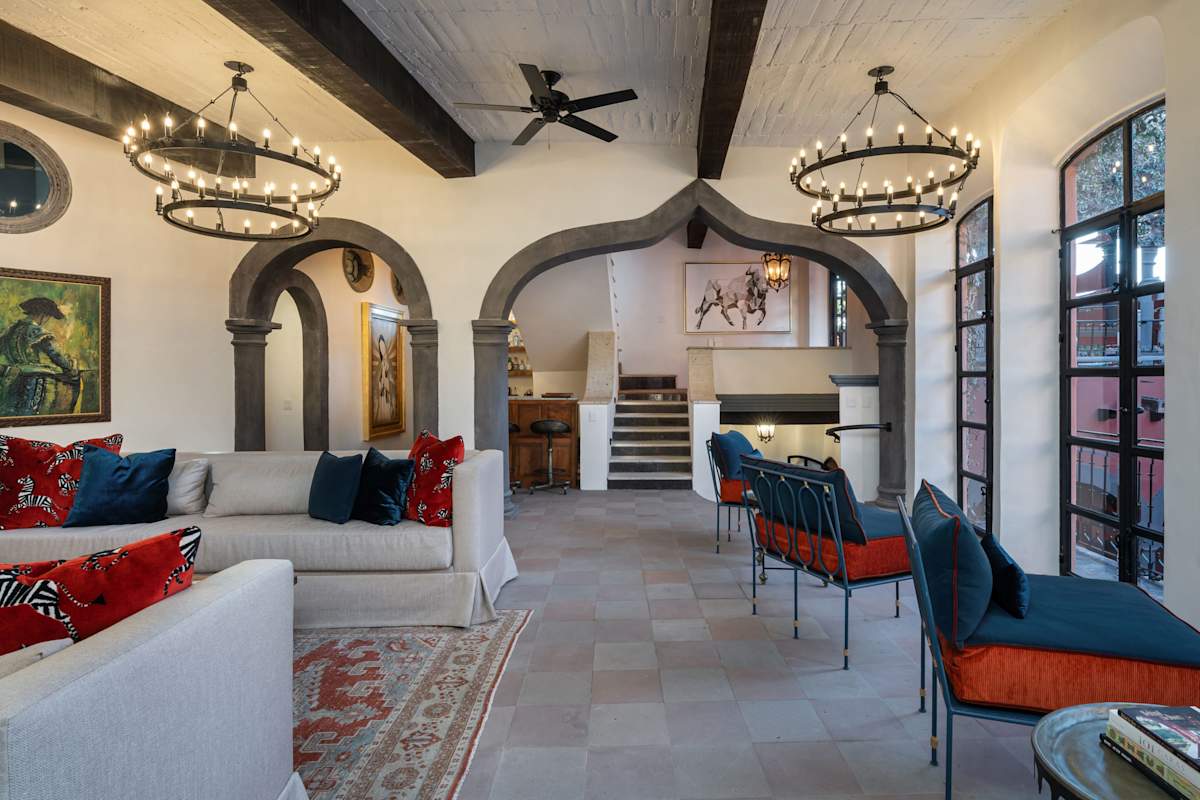 Grand living room
