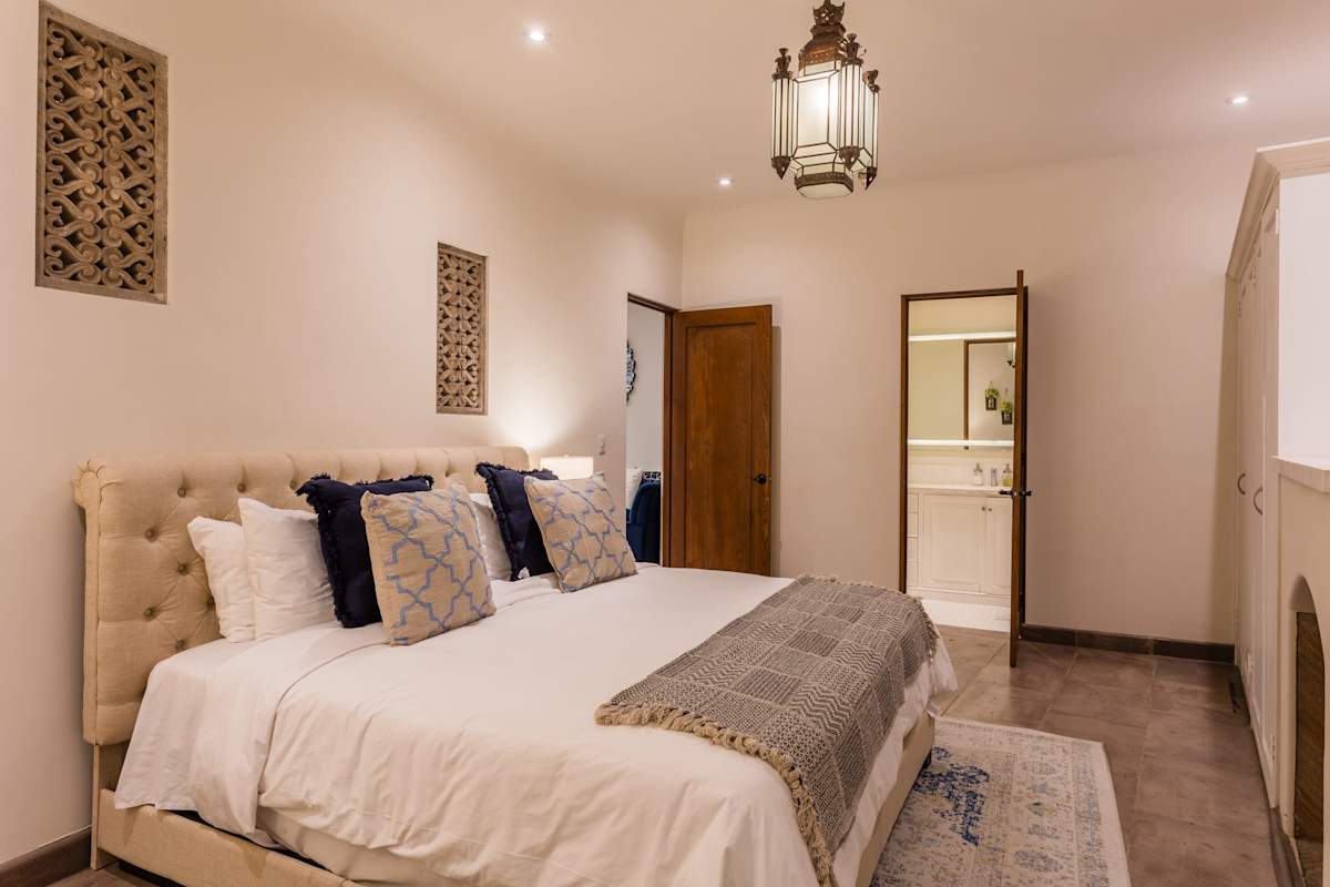 Casa Cielo 4 Story Luxury with Rooftop Hot Tub +AC · photo 18