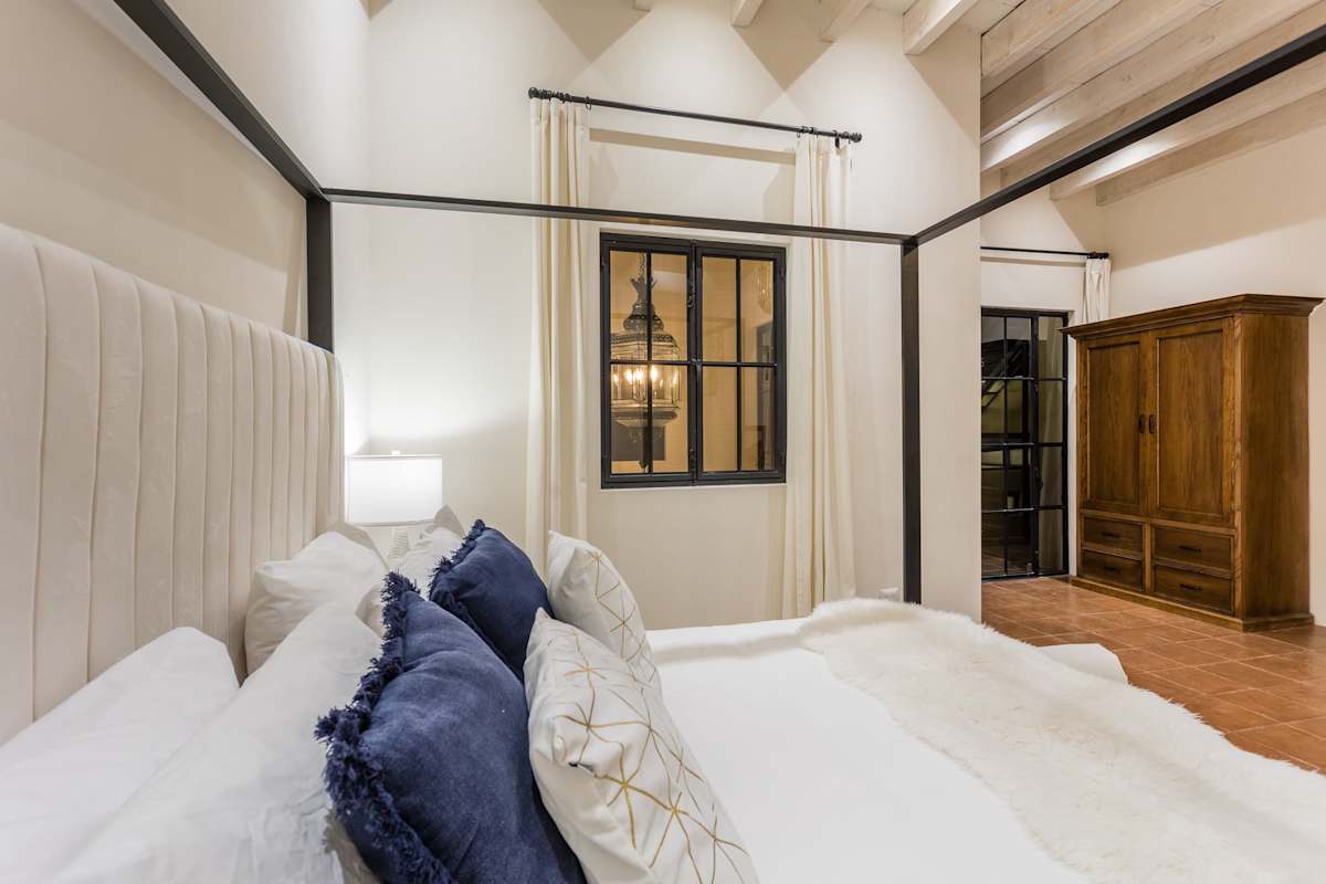 Casa Cielo 4 Story Luxury with Rooftop Hot Tub +AC · photo 31