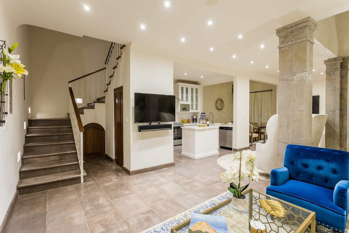 Casa Cielo 4 Story Luxury with Rooftop Hot Tub +AC · photo 15