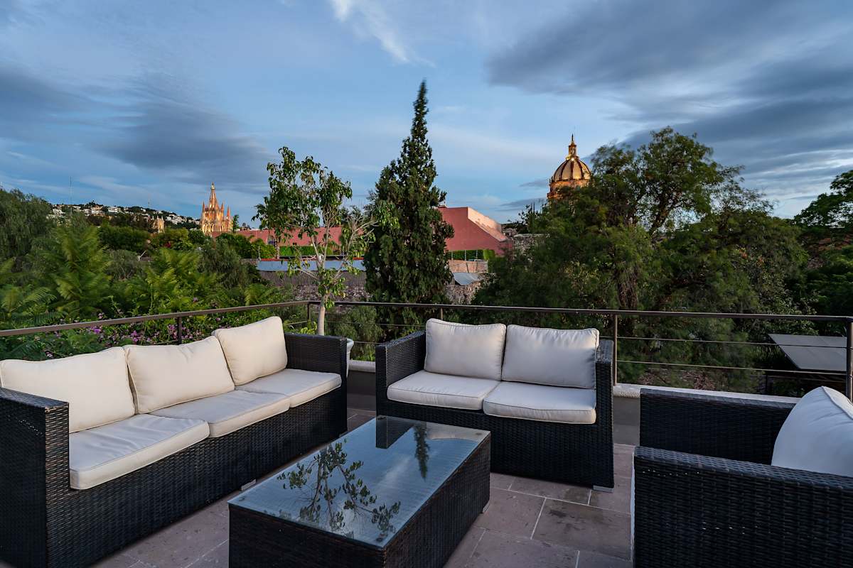 Private rooftop with iconic landmark views