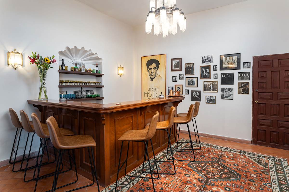 Casa Pedro Vargas: 6BR Estate w/ Hot Tub & Modern Comforts 11