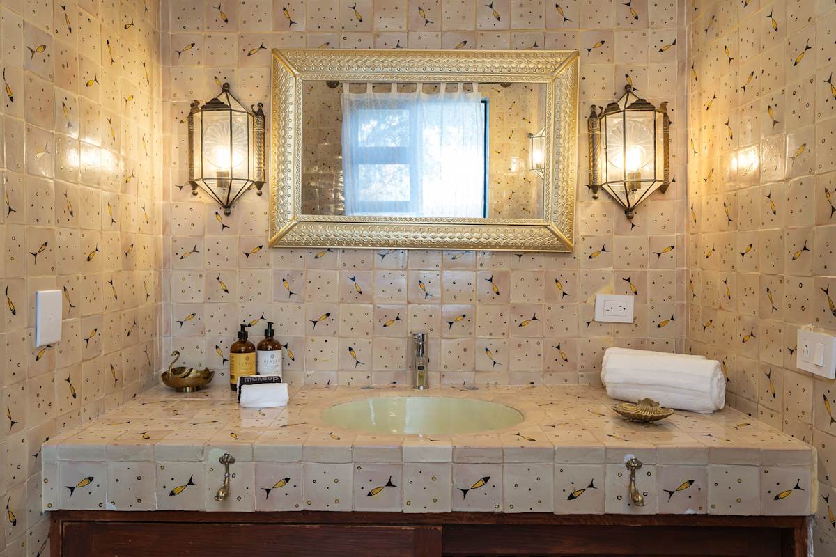 Casa Pedro Vargas: 6BR Estate w/ Hot Tub & Modern Comforts 32