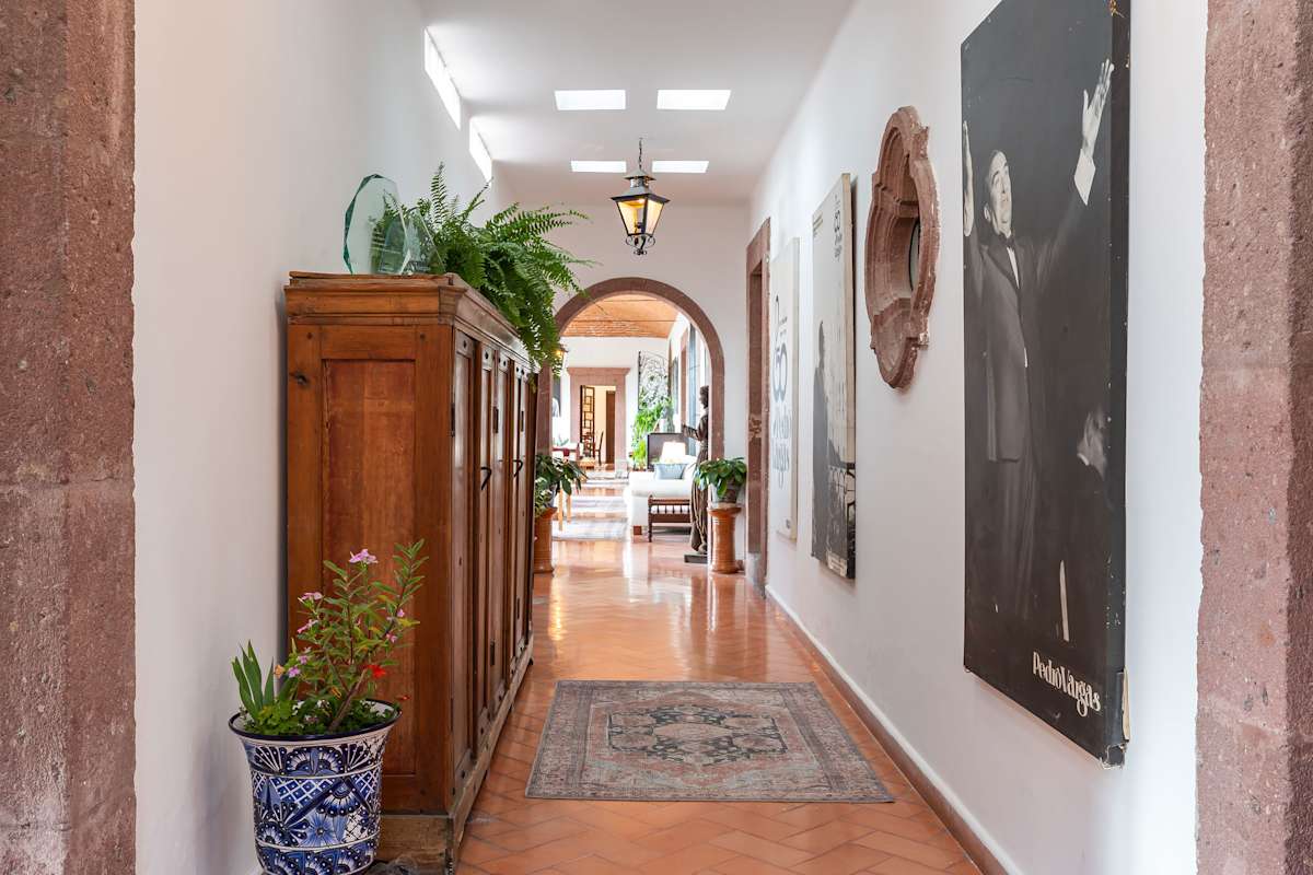 Casa Pedro Vargas: 6BR Estate w/ Hot Tub & Modern Comforts 16