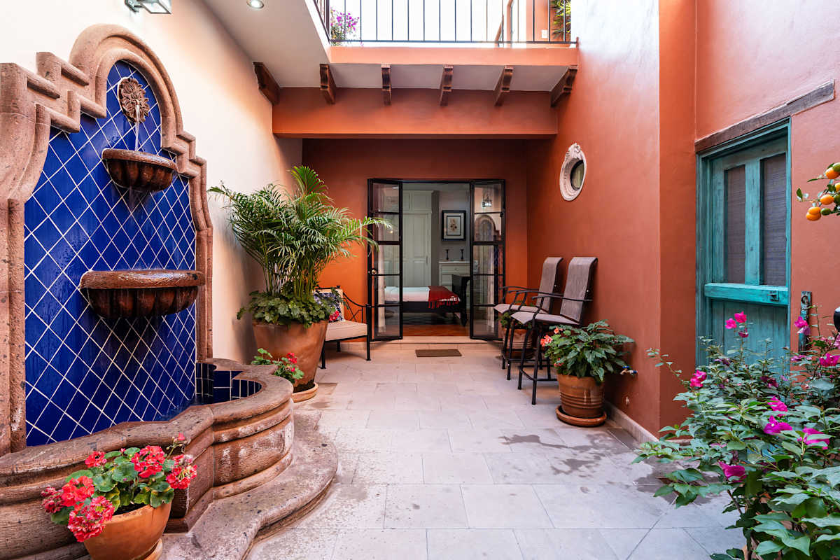 Casa Mimosa, 3BR Retreat with Rooftop & City Views 12