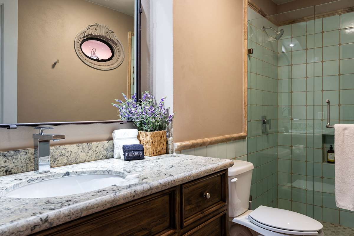 Casa Mimosa, 3BR Retreat with Rooftop & City Views 20